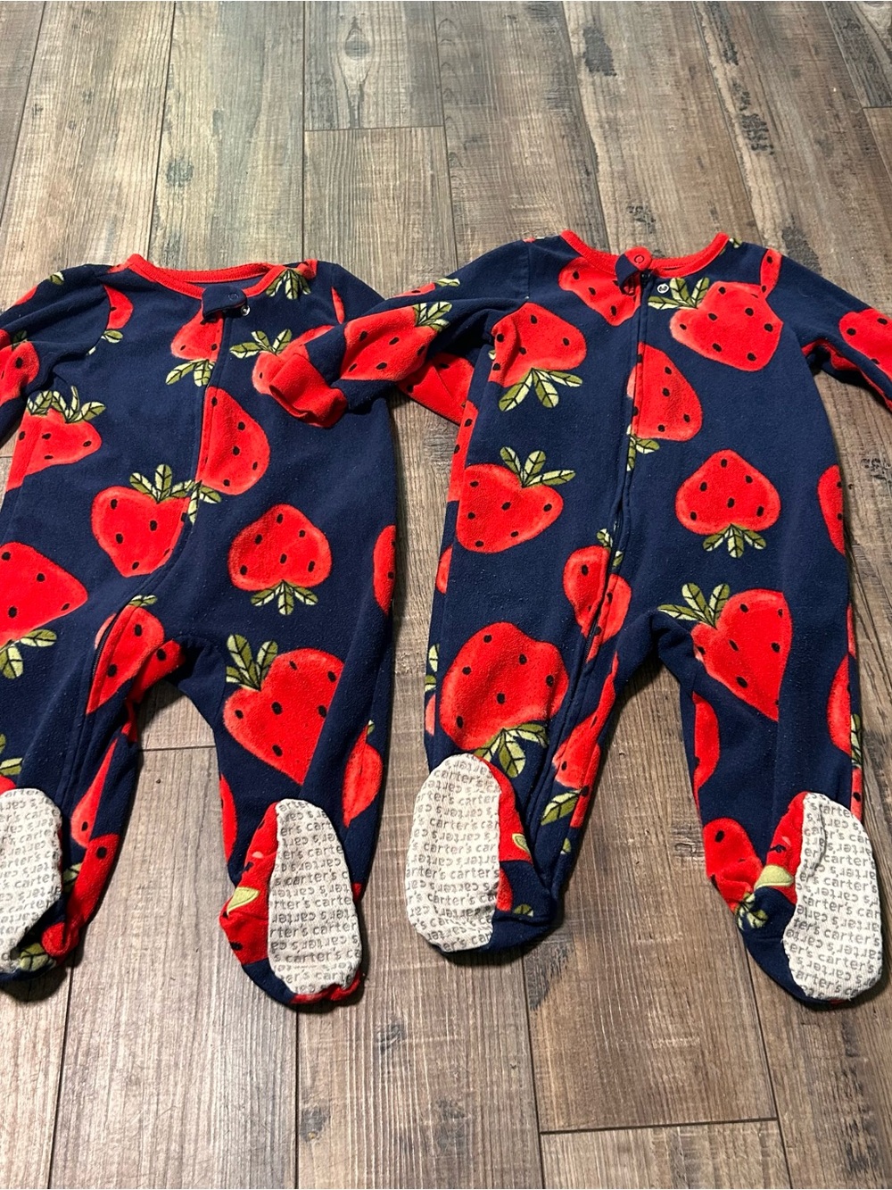 Twin Girls Carter’s Pajama PJs Footie Fleece 2 Way Zip Jammies 12M Strawberries